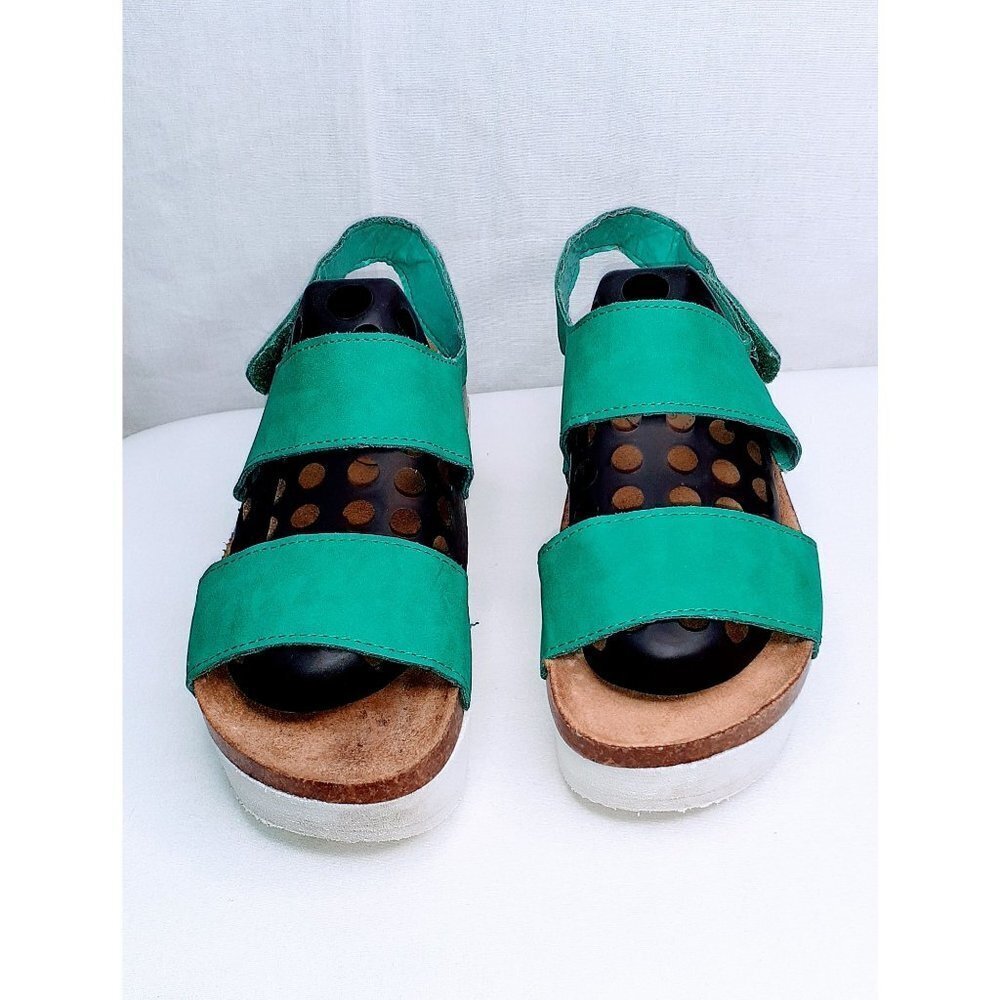 Breckelle's Women Sandals